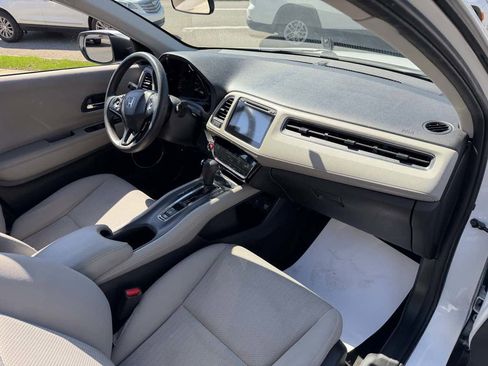Used 2017 Honda HR-V EX image 19