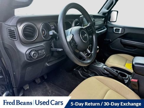Used 2018 Jeep Wrangler Sport AWD/4WD image 10