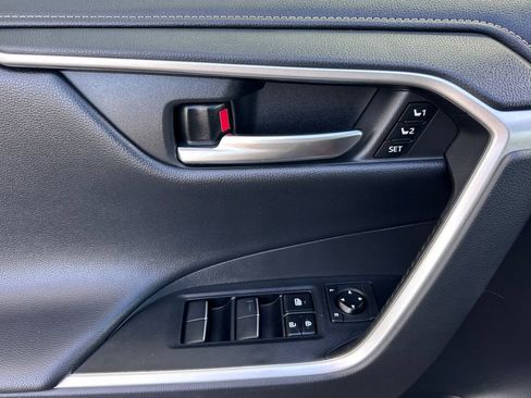 Used 2019 Toyota RAV4 Limited AWD/4WD image 10