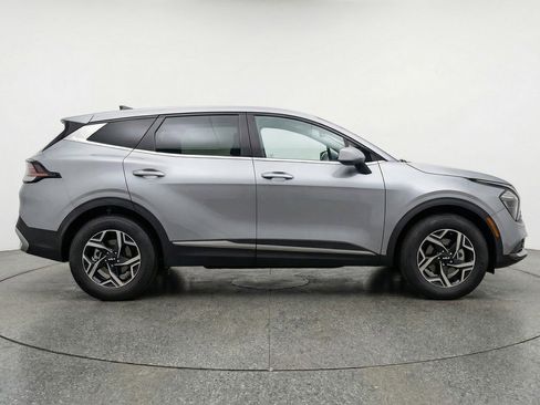 Used 2025 Kia Sportage LX image 9