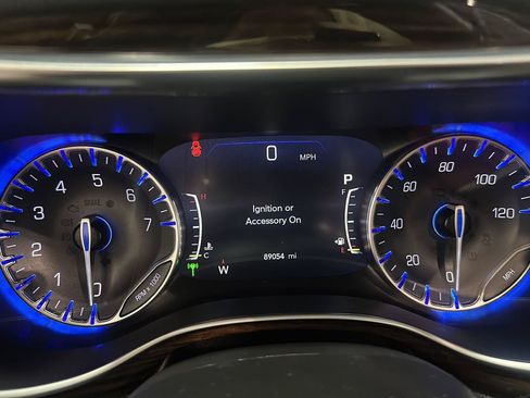 Used 2021 Chrysler Pacifica Pinnacle AWD/4WD image 19