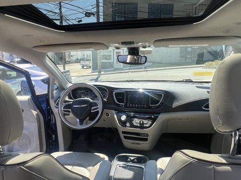 Used 2020 Chrysler Pacifica Limited FWD image 22