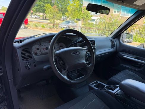 Used 2002 Ford Explorer Sport Trac 2WD image 10