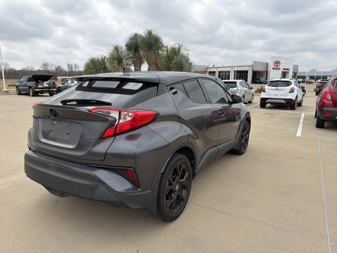 Used 2021 Toyota C-HR image 3