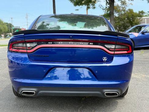 Used 2018 Dodge Charger SXT w/ Blacktop Package RWD image 5