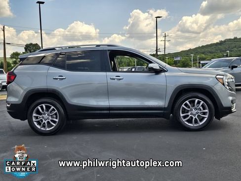 Used 2024 GMC Terrain SLT AWD/4WD image 2