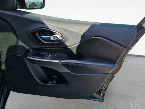 Used 2022 Jeep Cherokee Limited image 36