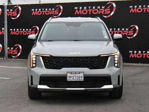 Used 2025 Kia Sorento S image 2