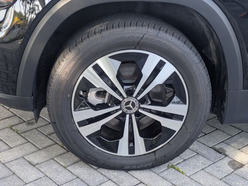 Certified 2025 Mercedes-Benz GLB 250 image 10
