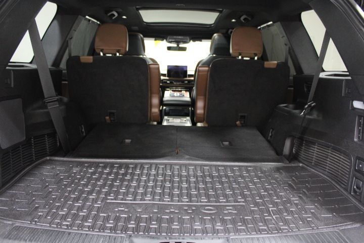 Used 2022 Lincoln Aviator Reserve w/ Equipment Group 201A AWD/4WD image 16