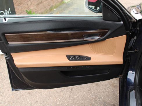 Used 2011 BMW 750Li xDrive 750Li xDrive AWD 4dr Sedan image 19