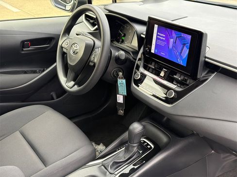 Used 2023 Toyota Corolla LE image 7