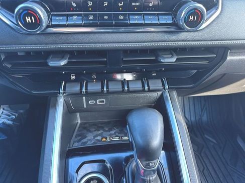 Used 2023 Chevrolet Colorado LT w/ LT Convenience Package II image 18