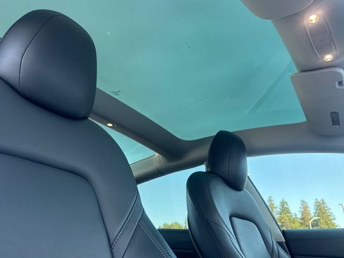 Used 2023 Tesla Model 3 Standard Range RWD image 15