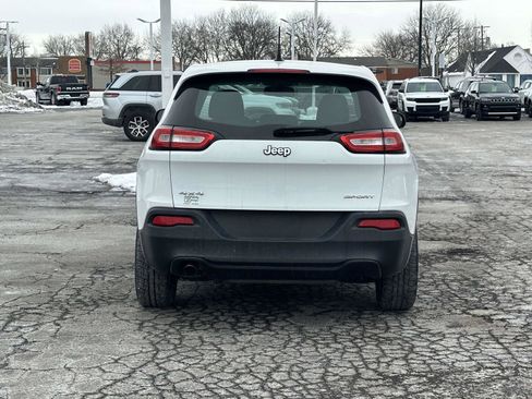 Used 2014 Jeep Cherokee Sport image 5