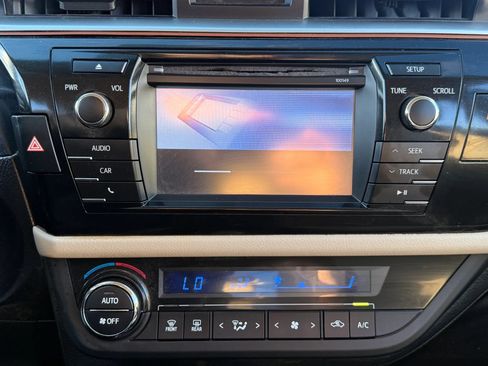 Used 2015 Toyota Corolla LE FWD image 25