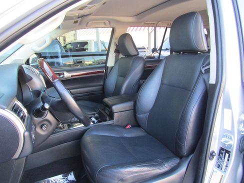 Used 2017 Lexus GX 460 image 9