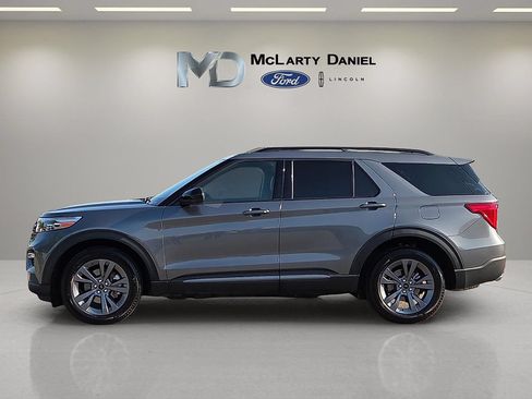 Used 2024 Ford Explorer XLT w/ Equipment Group 202A AWD/4WD image 3
