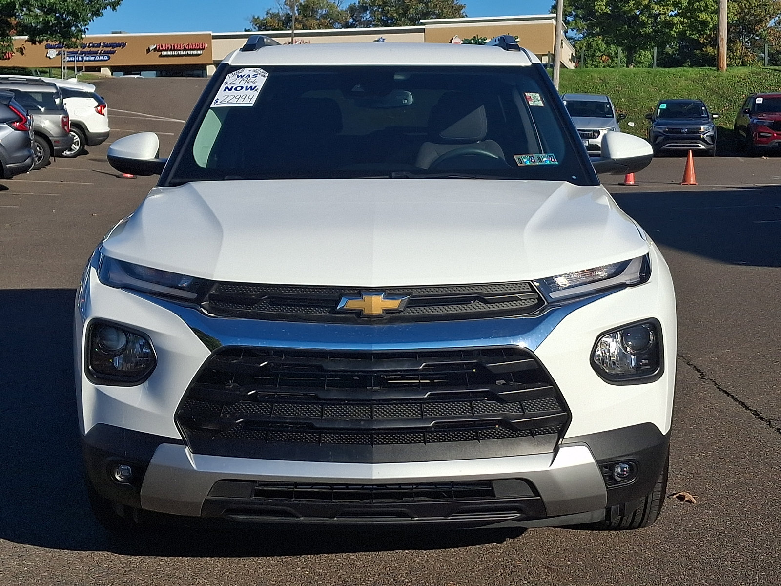 Used 2023 Chevrolet TrailBlazer LT w/ Convenience Package FWD image 2