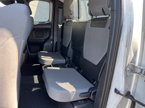 Used 2016 Toyota Tacoma SR5 RWD image 21