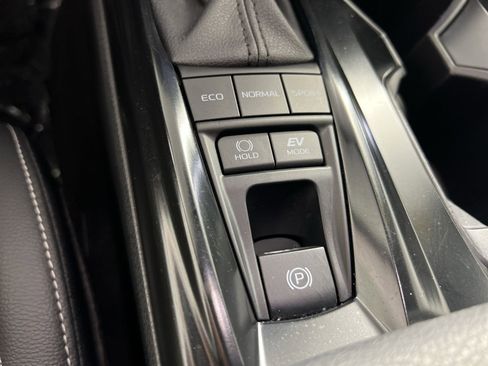 Used 2025 Toyota Camry SE image 32