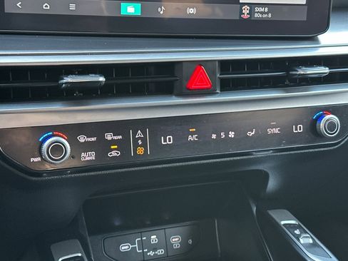 Used 2024 Kia Sorento S w/ Panoramic Sunroof Package image 21