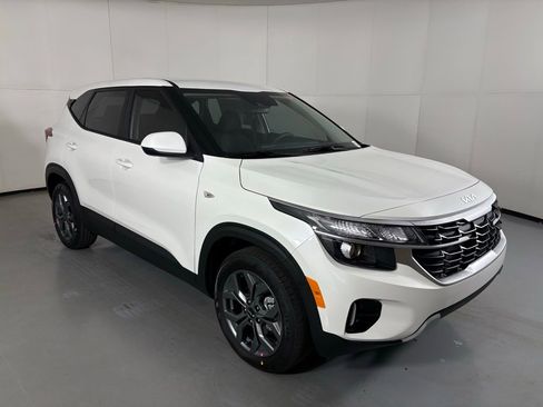 New 2026 Kia Seltos LX image 2