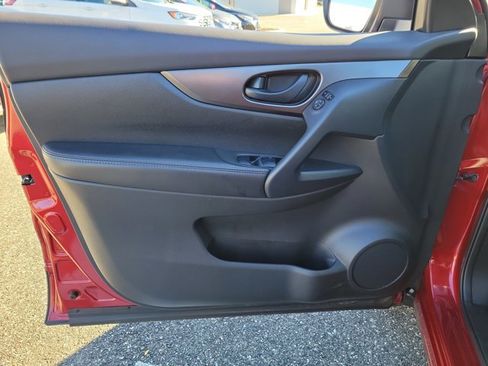 Used 2021 Nissan Rogue Sport S image 15