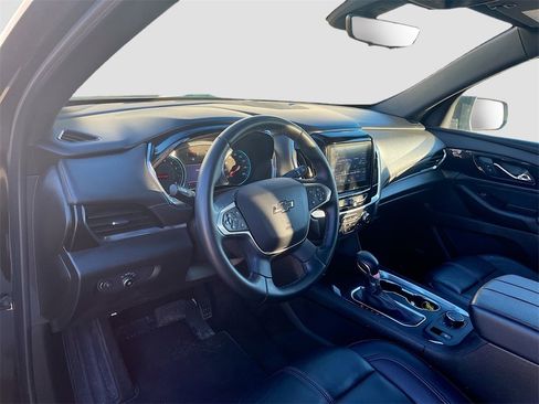 Used 2023 Chevrolet Traverse RS image 9