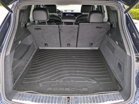 Used 2024 Porsche Cayenne AWD/4WD image 11