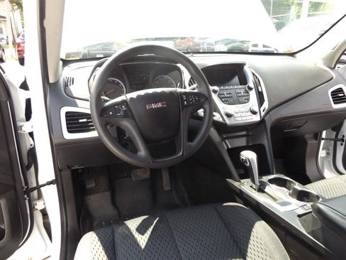Used 2015 GMC Terrain SLE image 16