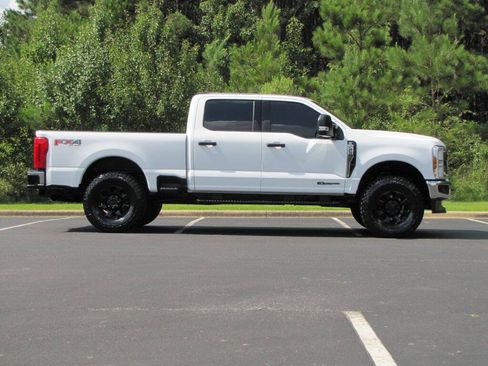 Used 2024 Ford F250 XLT w/ FX4 Off-Road Package AWD/4WD image 4