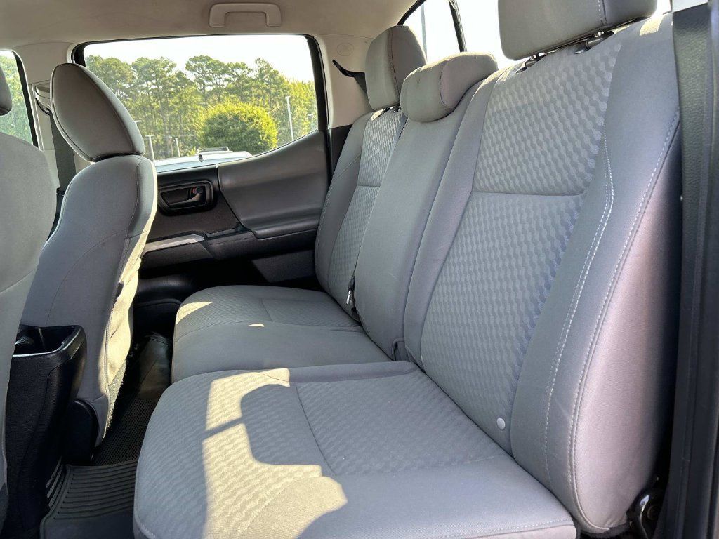 Used 2022 Toyota Tacoma SR5 RWD image 16