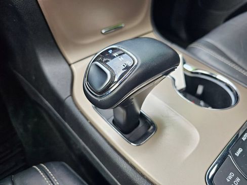 Used 2015 Jeep Grand Cherokee Limited AWD/4WD image 31
