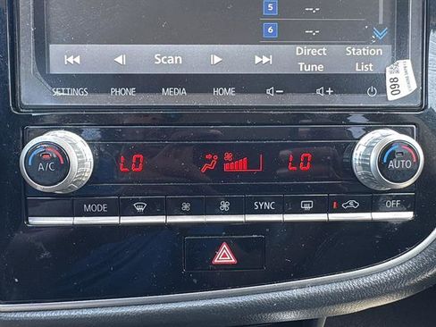 Used 2020 Mitsubishi Outlander LE image 24