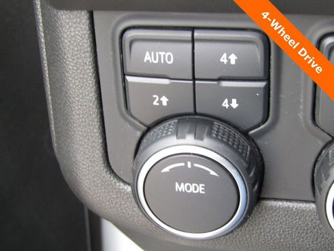 Used 2023 Chevrolet Tahoe Z71 w/ Luxury Package image 17