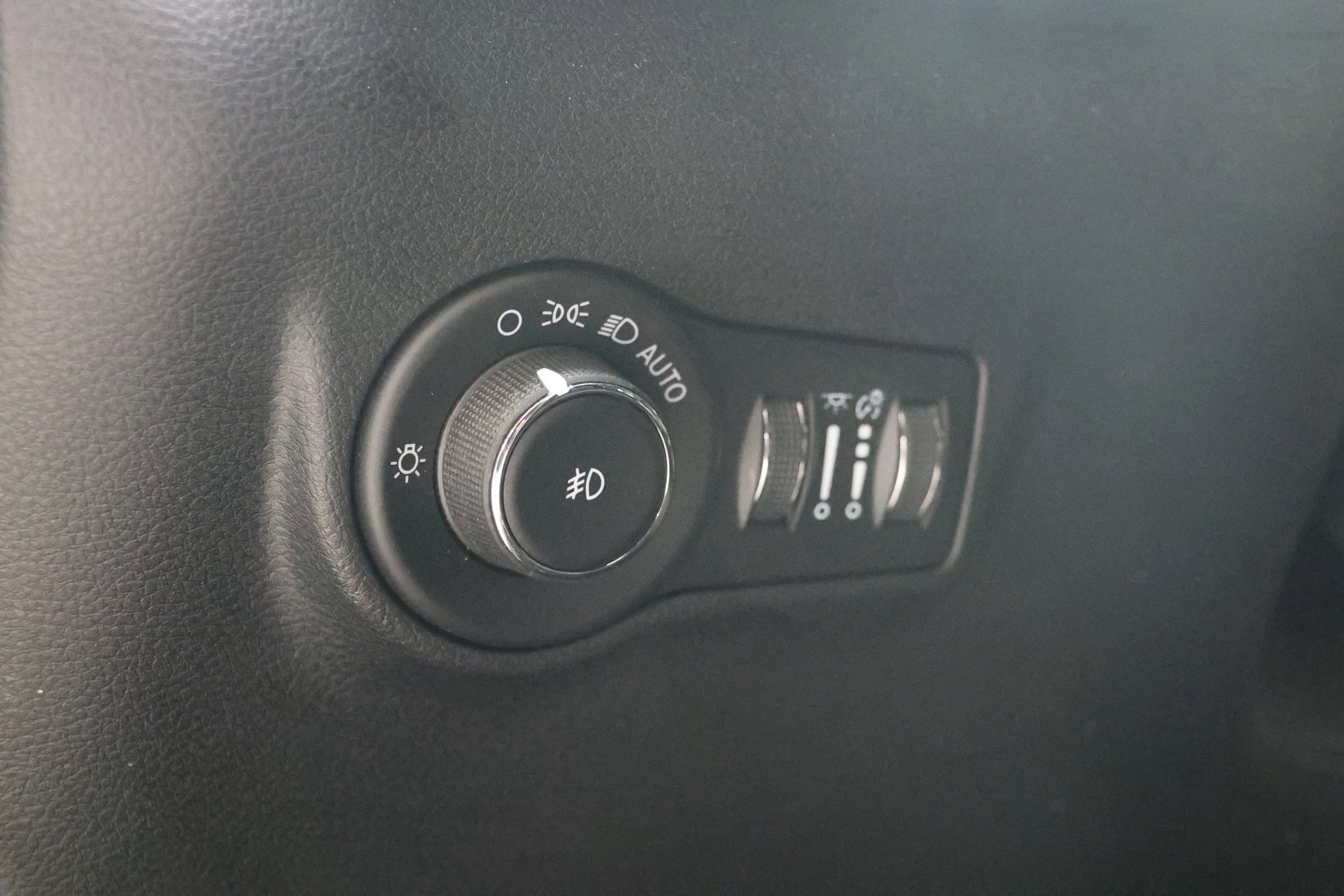 Used 2023 Jeep Compass Limited w/ Sun and Sound Group AWD/4WD image 21