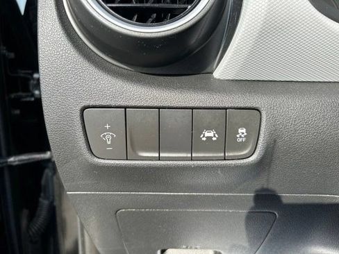 Used 2020 Hyundai Kona SE FWD image 18