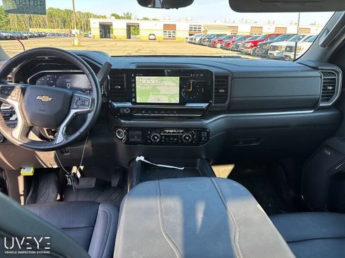 Used 2024 Chevrolet Silverado 2500 LTZ w/ LTZ Convenience Package AWD/4WD image 3