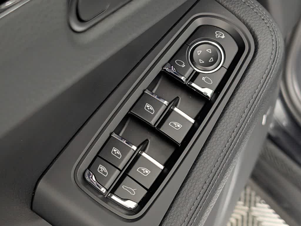Used 2026 Porsche Macan AWD/4WD image 27