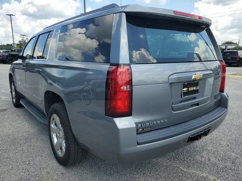 Used 2020 Chevrolet Suburban LT w/ Luxury Package RWD image 3