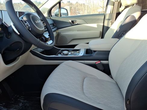 New 2026 Kia Carnival EX image 6