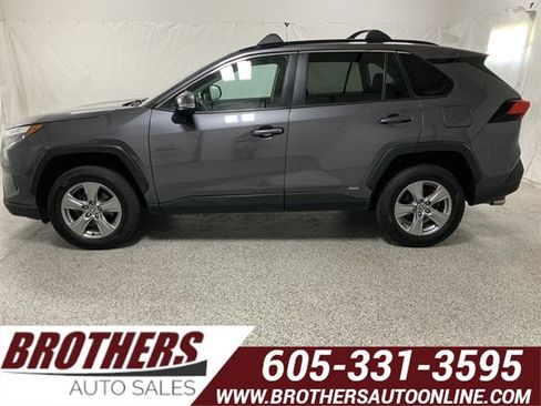Used 2022 Toyota RAV4 XLE AWD/4WD image 1
