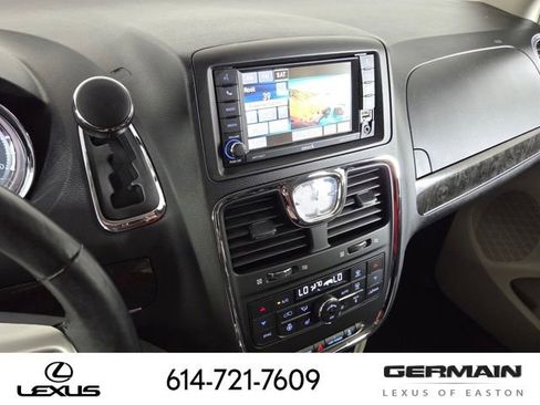 Used 2016 Chrysler Town & Country Touring w/ Driver Convenience Group FWD image 27