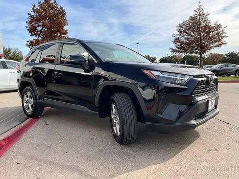Used 2025 Toyota RAV4 XLE image 5