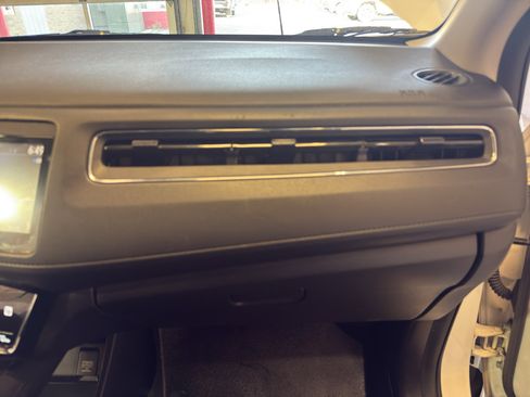 Used 2019 Honda HR-V EX image 24