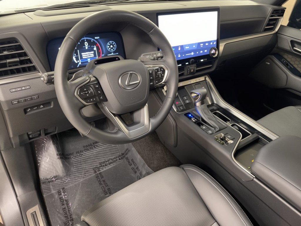 Used 2024 Lexus GX 550 w/ Accessory Package (Z1) AWD/4WD image 4