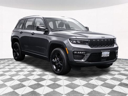 Used 2023 Jeep Grand Cherokee Limited w/ Black Appearance Package AWD/4WD image 15