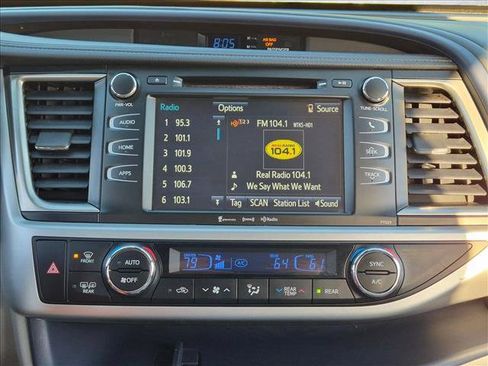 Used 2018 Toyota Highlander Plus FWD image 13