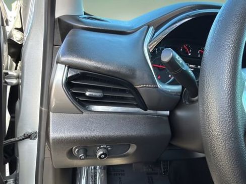 Used 2021 Chevrolet Traverse LS image 21